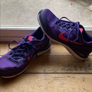 Nike dual fusion women’s size 9